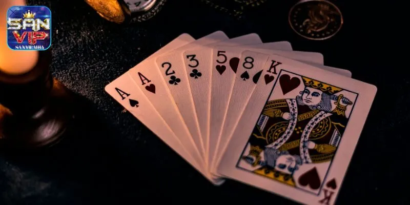 Quan sát và đoán những lá bài của đối phương